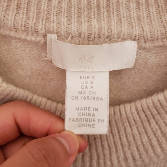H&M Beige Long Sleeve Comfy Pearl Round Neck Sweater Size Small - Picture 2 of 16